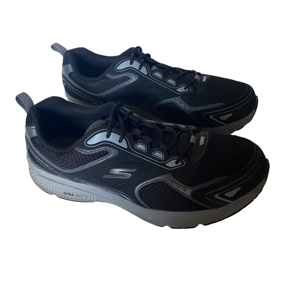 Skechers sneaker shoes size 10.5 (SH2)